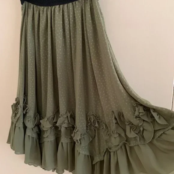 ✨Host Pick✨ axes femme polka dot moss green skirt with flower motif size M - Picture 2 of 4